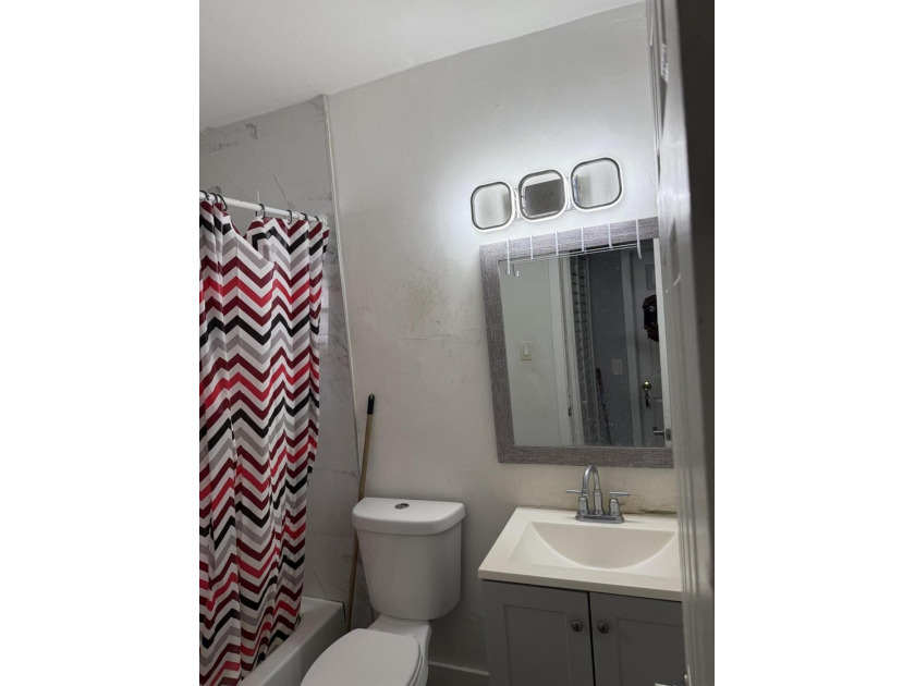 Don't miss this beautifully renovated, centrally located - photo 5