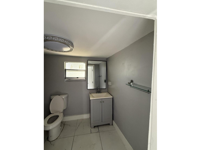 Don't miss this beautifully renovated, centrally located - photo 7