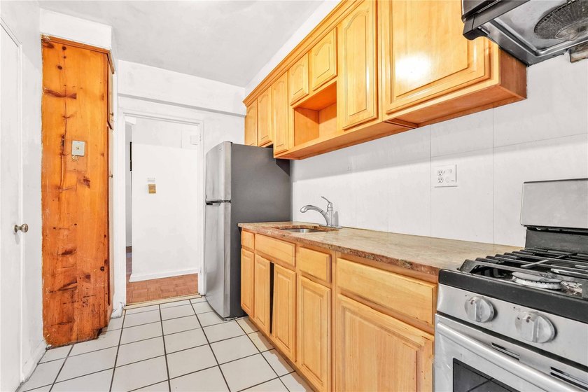 Charming 1-Bedroom Apartment in Prime North Flushing Location; - photo 11