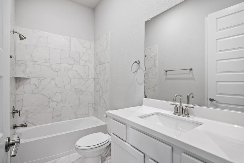 BRAND NEW CONSTRUCTION by Oakmont Homes. This charming garden - photo 12