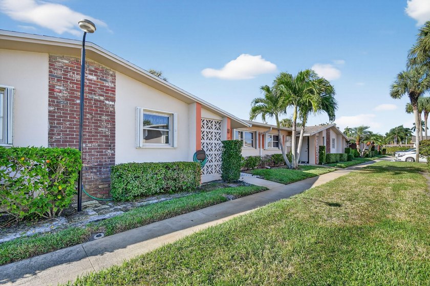Charming 2 bedroom, 1 bathroom villa in the desirable Dudley - photo 2
