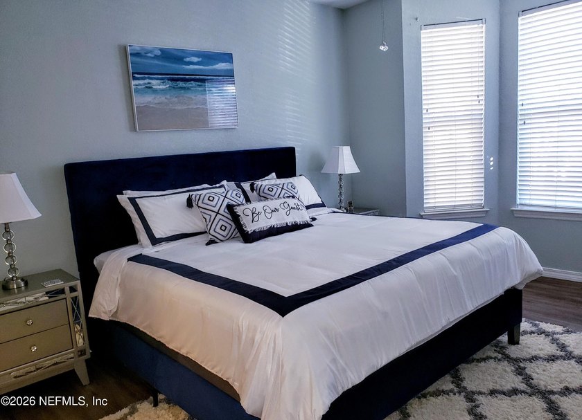 FIRST FLOOR LARGE UNIT FOR CORPORATE OR LONG TERM RENTAL with - photo 8
