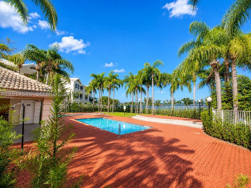 Resort-Style Living - Beautiful 1-Bedroom, 1-Bath 2nd Floor Unit - photo 14