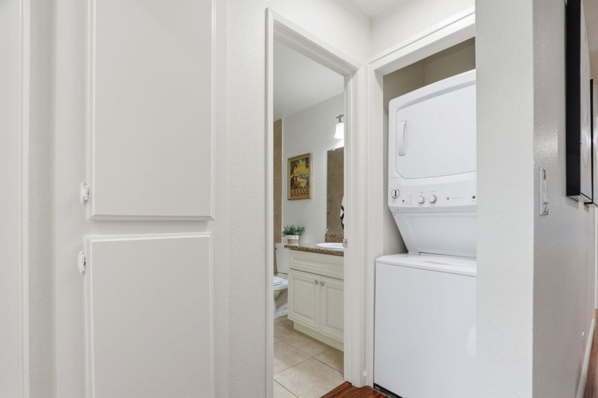 Welcome 1547 Four Oaks Circle, this beautifully updated - photo 14