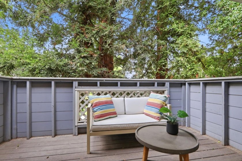 Welcome 1547 Four Oaks Circle, this beautifully updated - photo 15