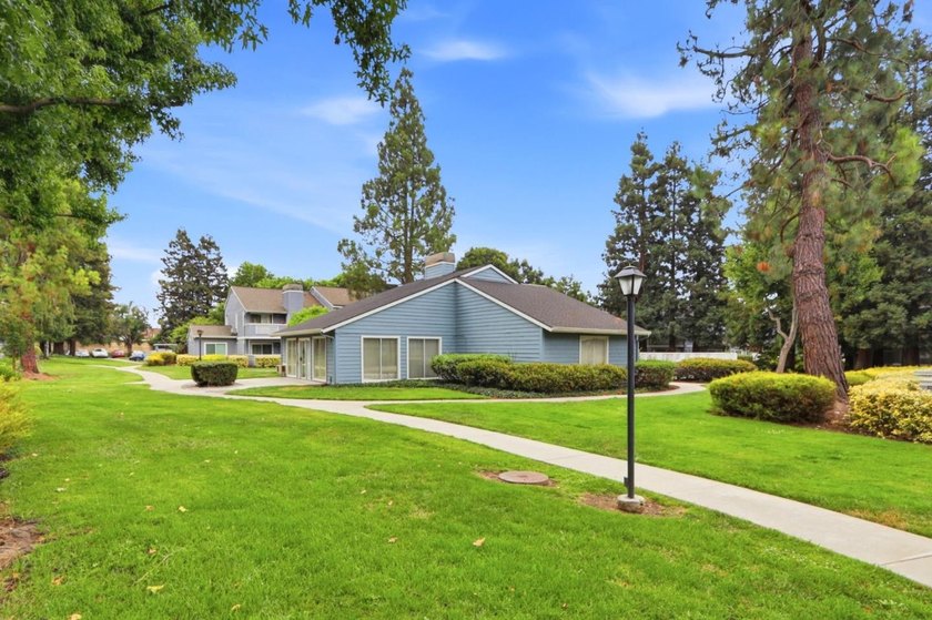 Welcome 1547 Four Oaks Circle, this beautifully updated - photo 20