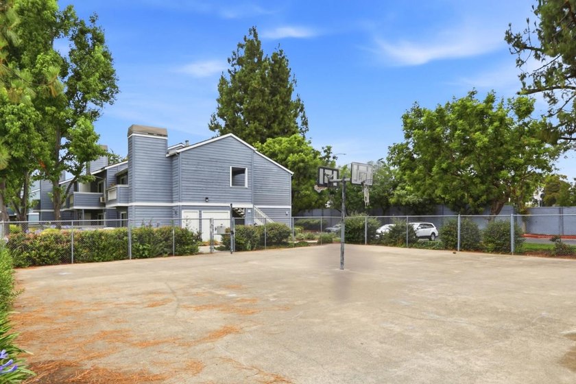 Welcome 1547 Four Oaks Circle, this beautifully updated - photo 21