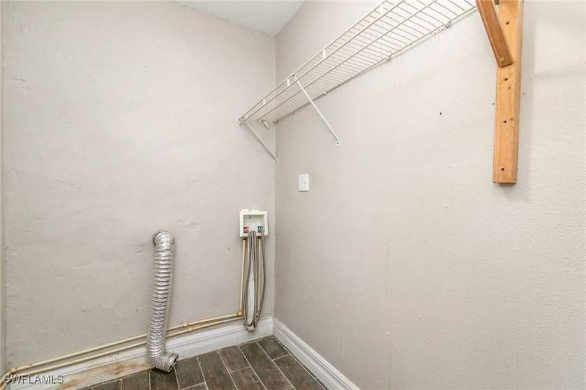Spacious three-bedroom, two-bathroom home with a two-car garage - photo 22