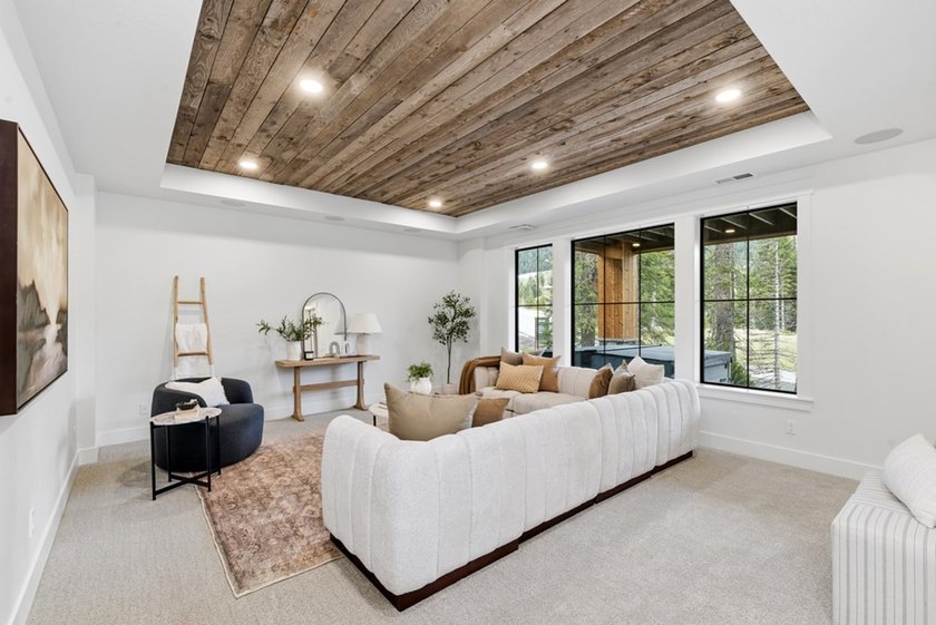 Move-In Ready Mountain Retreat! Nestled between Lake Cascade and - photo 23