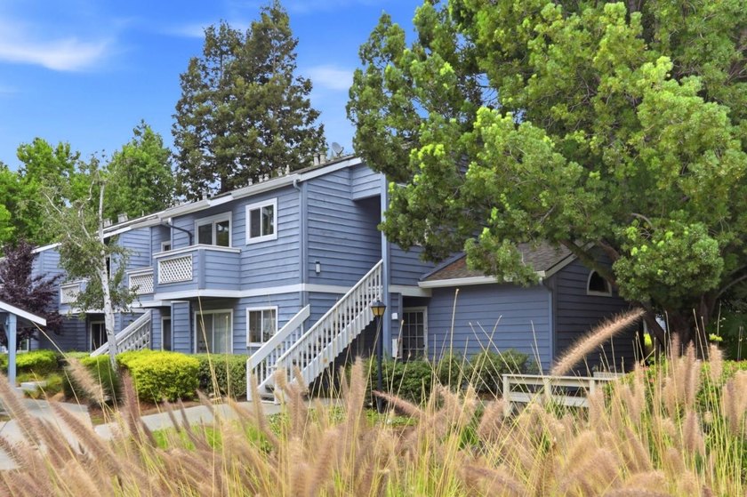 Welcome 1547 Four Oaks Circle, this beautifully updated - photo 23