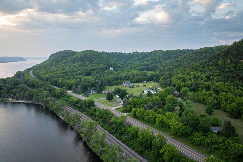 Private and wooded 7.1 acres on the outskirts of the charming - photo 2