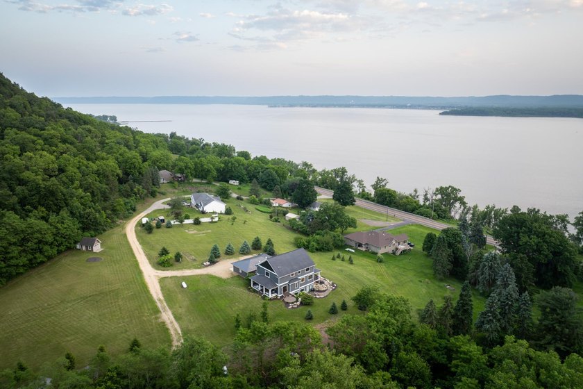 Private and wooded 7.1 acres on the outskirts of the charming - photo 3