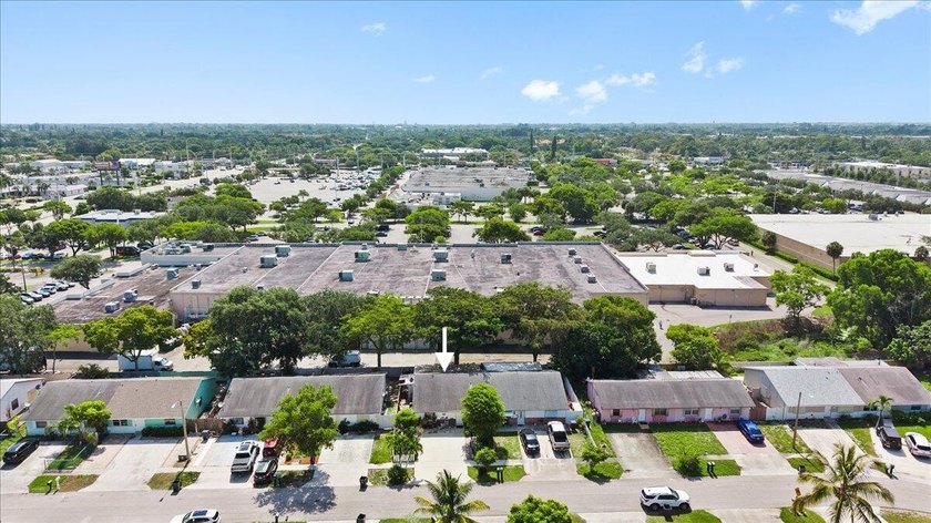 Great opportunity to own this 3-bedroom, 2-bath home in West - photo 3