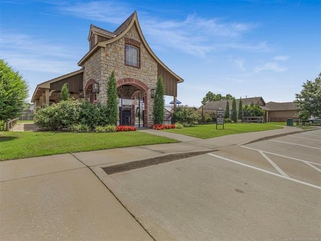 Welcome home to this beautifully maintained, one-owner 3-bedroom - photo 25