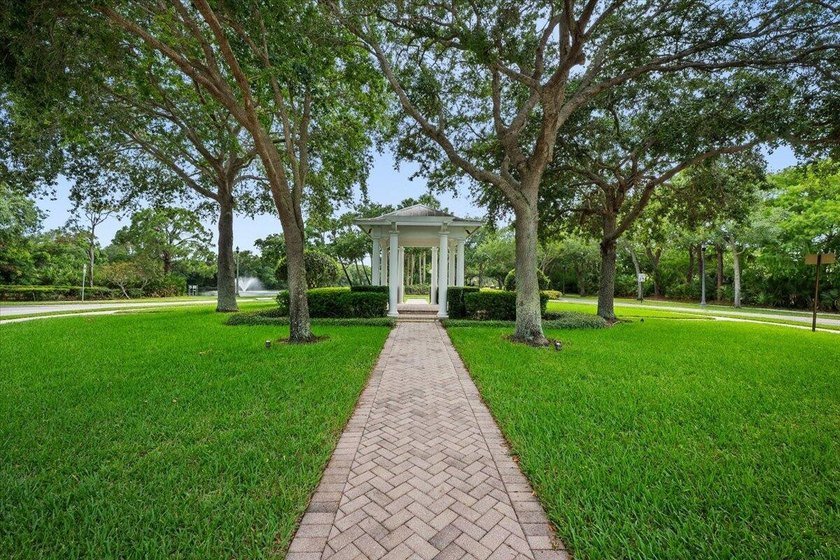 WELCOME to 133 Sugarberry Drive a spacious 4 bed, 4 bath FLORIDA - photo 36