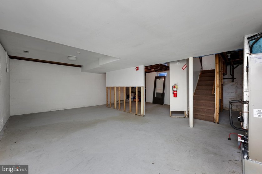 Exceptional opportunity to own a beautifully updated commercial - photo 25