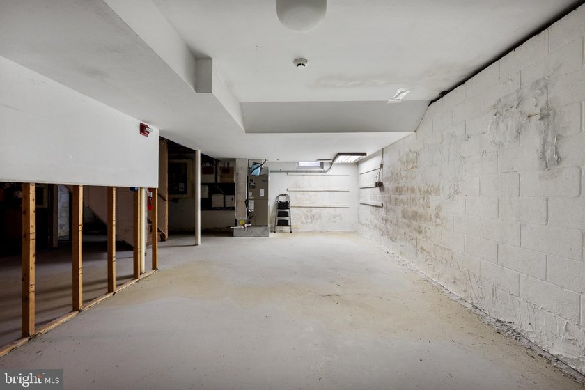 Exceptional opportunity to own a beautifully updated commercial - photo 26