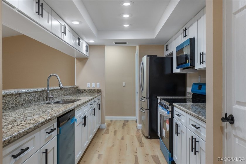 Fabulous Updated 3/2 in Sought-After Riverhaven Village. This - photo 10