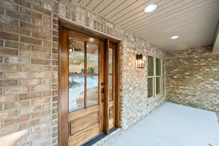 WELCOME TO YOUR OWN PRIVATE RETREAT! This NEW CONSTRUCTION *1 - photo 2