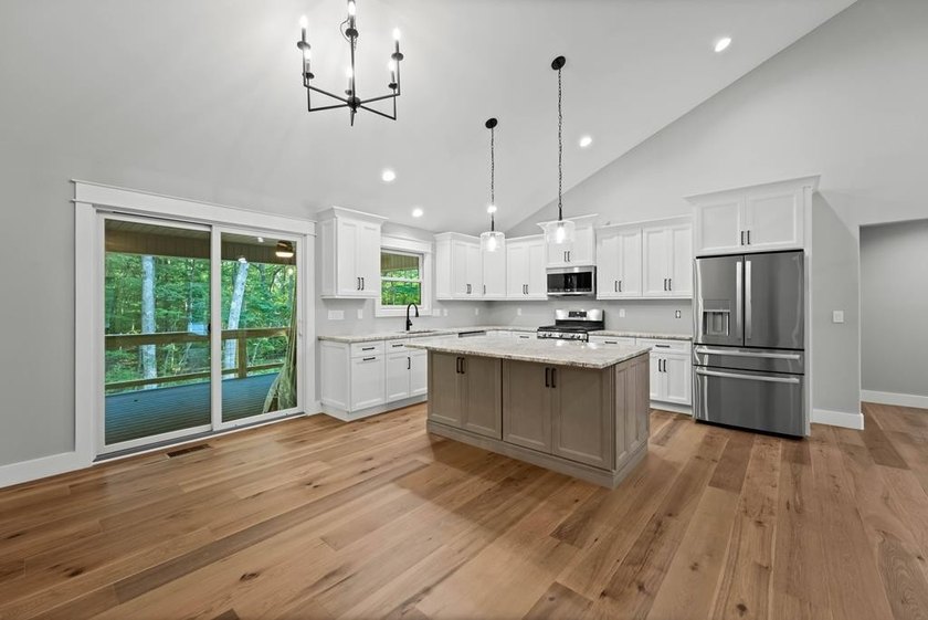 WELCOME TO YOUR OWN PRIVATE RETREAT! This NEW CONSTRUCTION *1 - photo 6