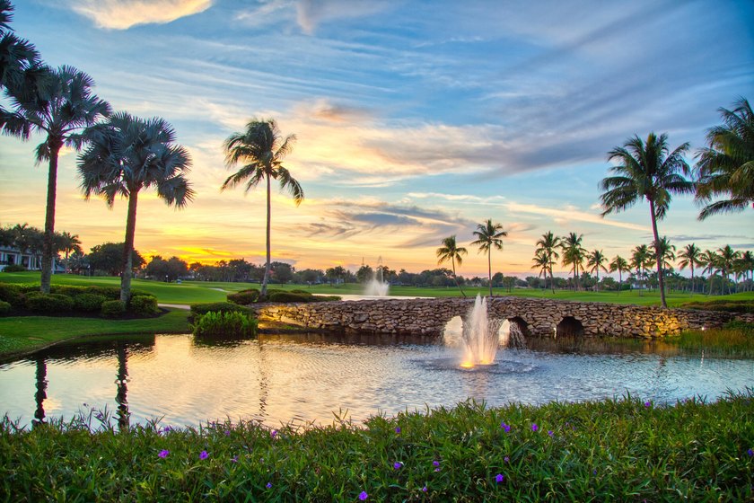 SOPHISTICATION AND ELEGANCE. GOLF WITH NO TEE TIMES ON 18 HOLE - photo 2
