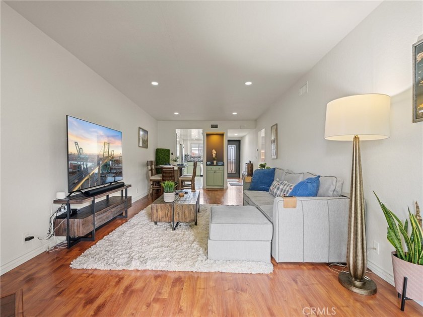 Welcome home to this spacious top-floor 2-bedroom, 2-bath - photo 3