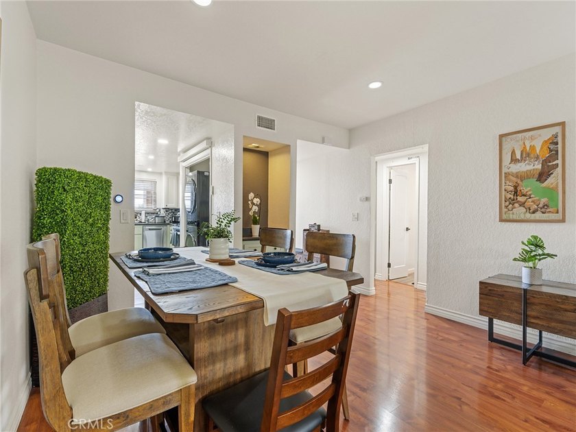 Welcome home to this spacious top-floor 2-bedroom, 2-bath - photo 5