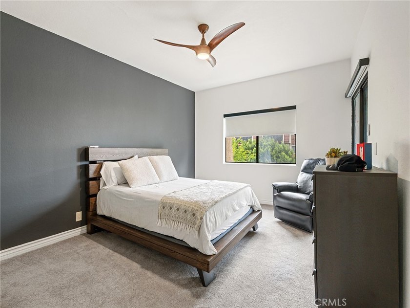 Welcome home to this spacious top-floor 2-bedroom, 2-bath - photo 10