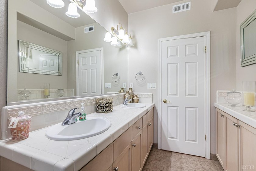 Beautiful home in Quail Lake! Get a $10,000 credit towards your - photo 22