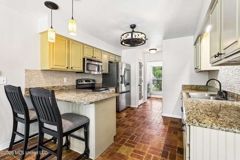 Located in the desirable golf community of Diamondhead, this - photo 6