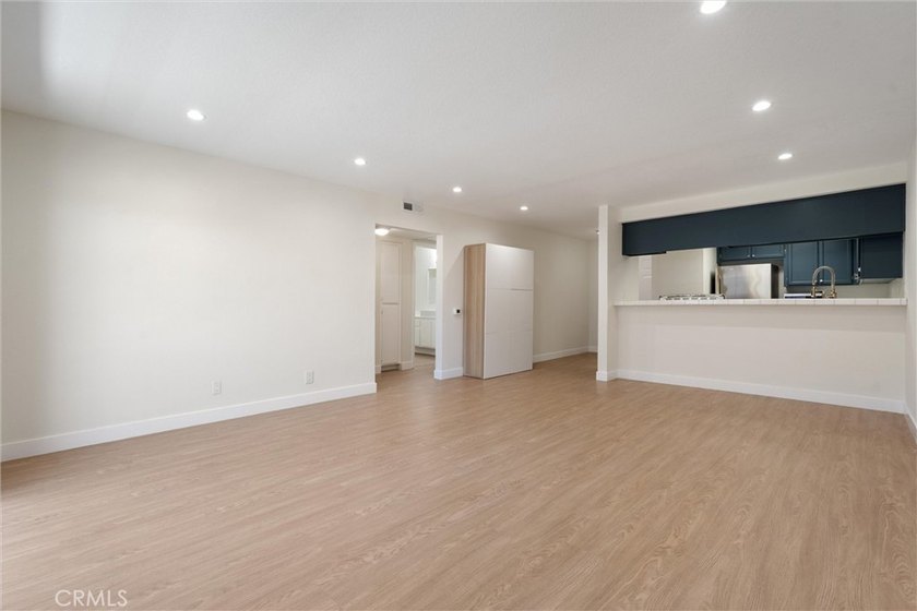 Freshly upgraded and centrally located, this wonderful condo - photo 7