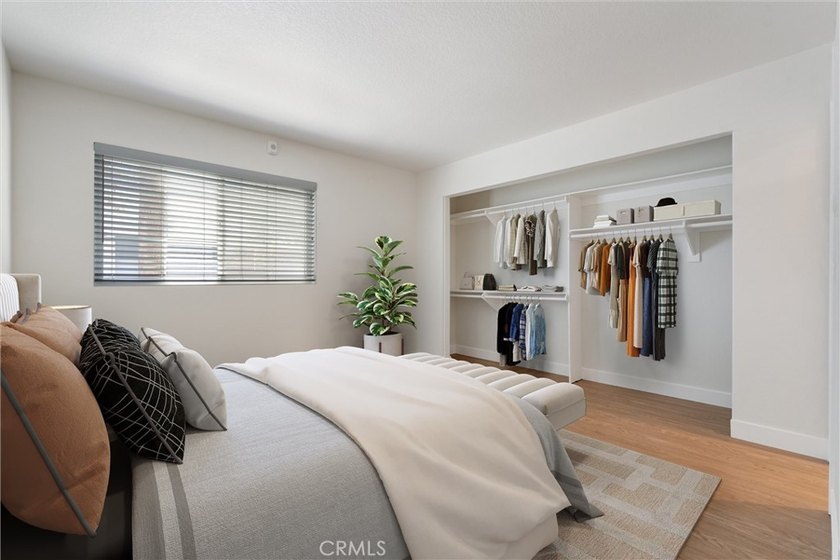 Freshly upgraded and centrally located, this wonderful condo - photo 10