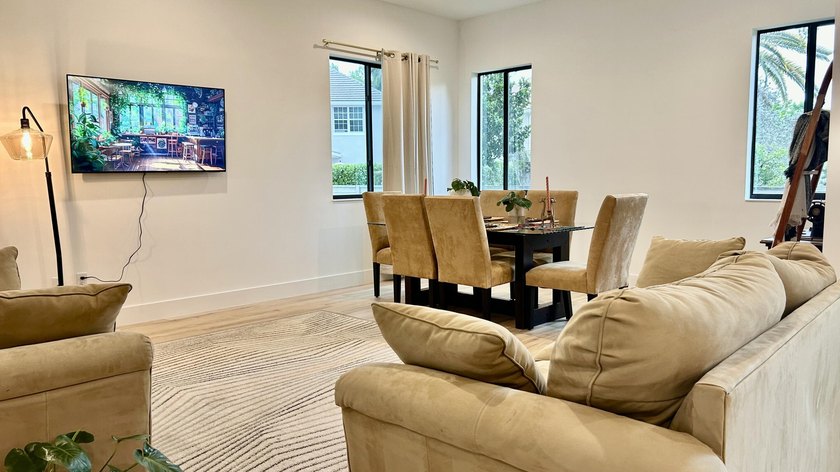 Welcome to this exceptional 4-bedroom, 3.5-bathroom residence in - photo 6