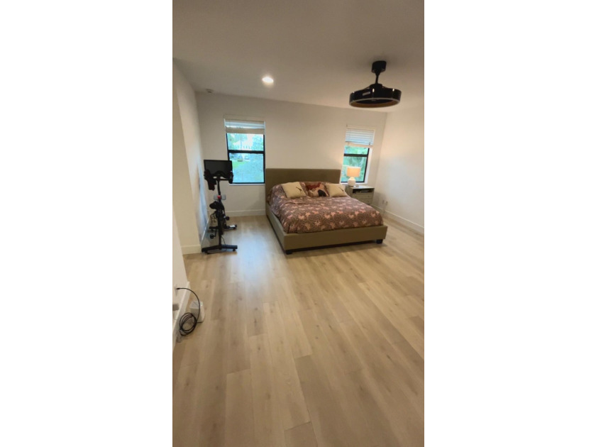 Welcome to this exceptional 4-bedroom, 3.5-bathroom residence in - photo 8