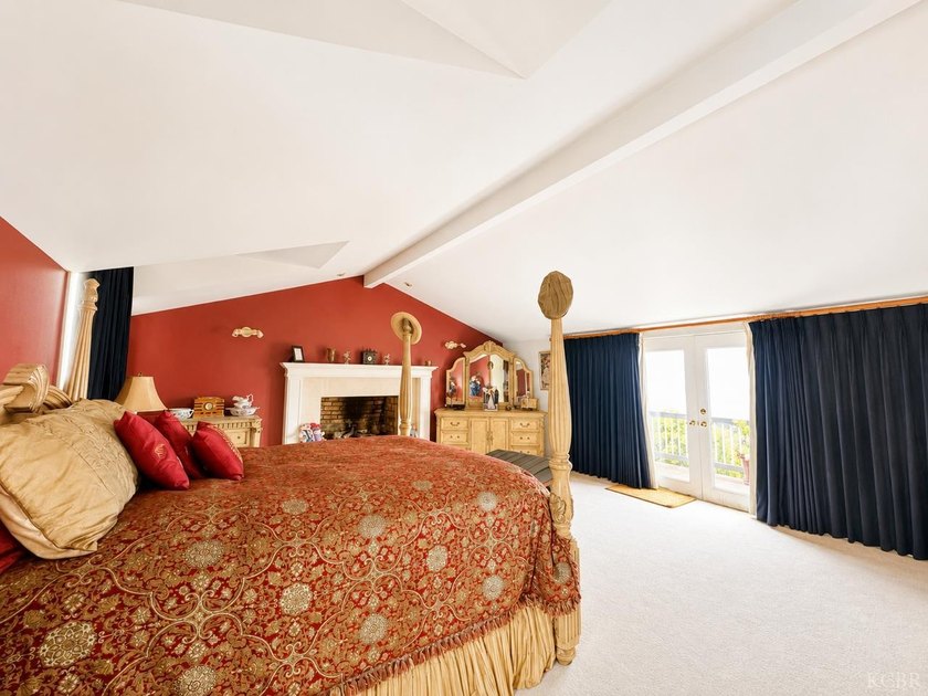 This exceptional coastal estate offers an extraordinary - photo 13