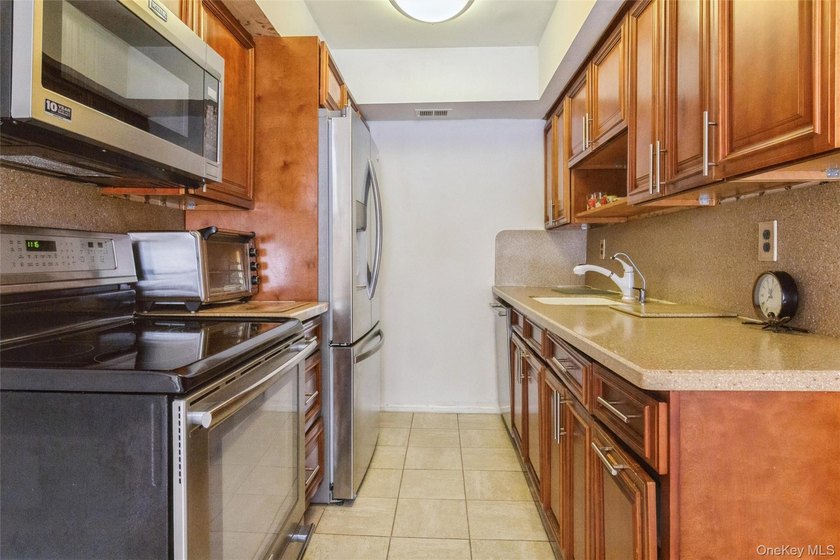 Welcome to 51 Alhambra Dr. Enjoy the open dining area off the - photo 14