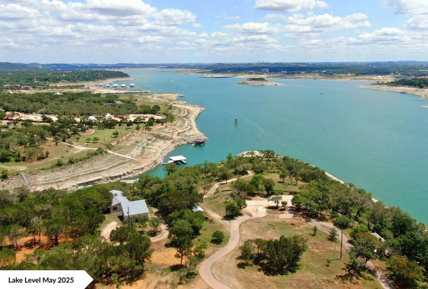 Extraordinary Lake Travis waterfront estate in the Sandy Shores - photo 29