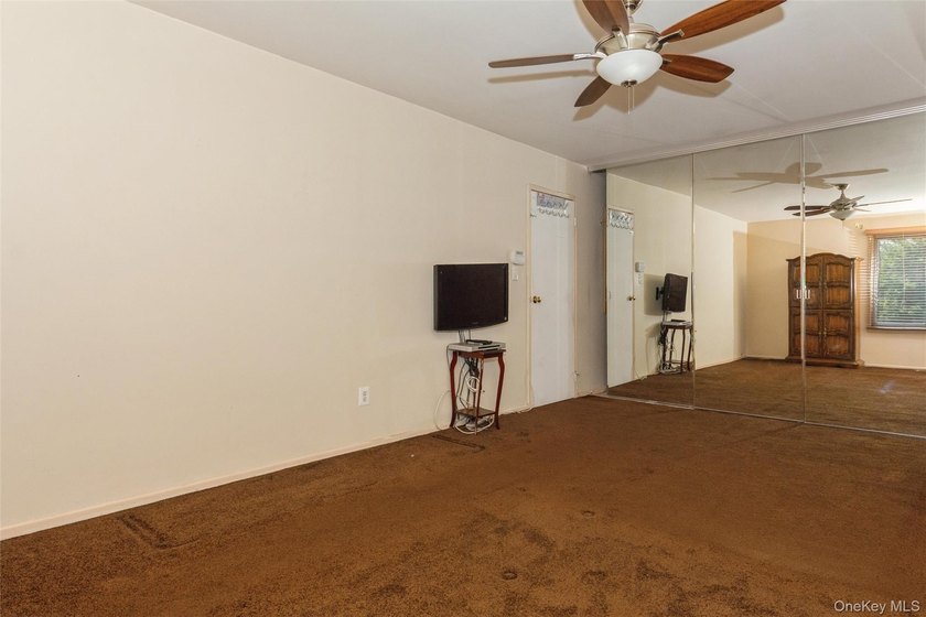 Welcome to 51 Alhambra Dr. Enjoy the open dining area off the - photo 34