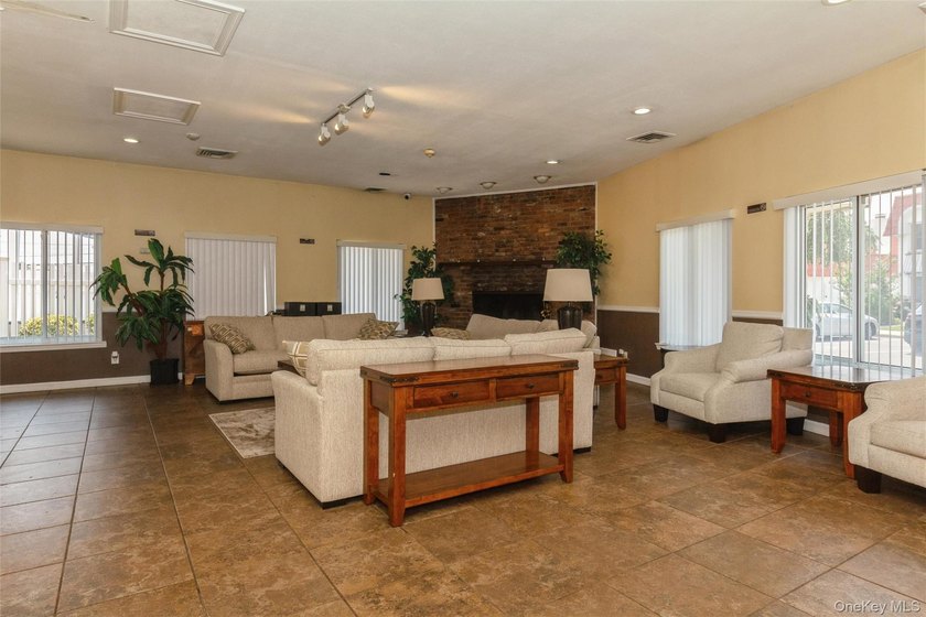 Welcome to 51 Alhambra Dr. Enjoy the open dining area off the - photo 37