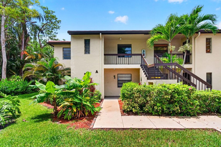 UPDATED UPPER CORNER 2 BED, 2BTH CONDO W/LAKEVIEWS. FRESHLY - photo 3