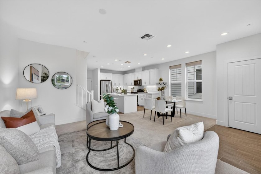 Welcome to this beautifully maintained end-unit, townhome-style - photo 7