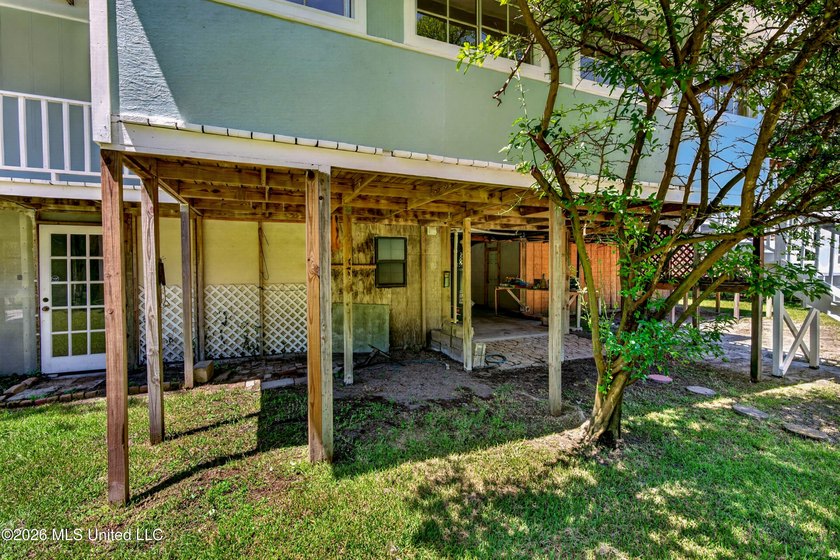 Privacy Galor with 2 Private Lots totaling 1.98 acres in the - photo 18