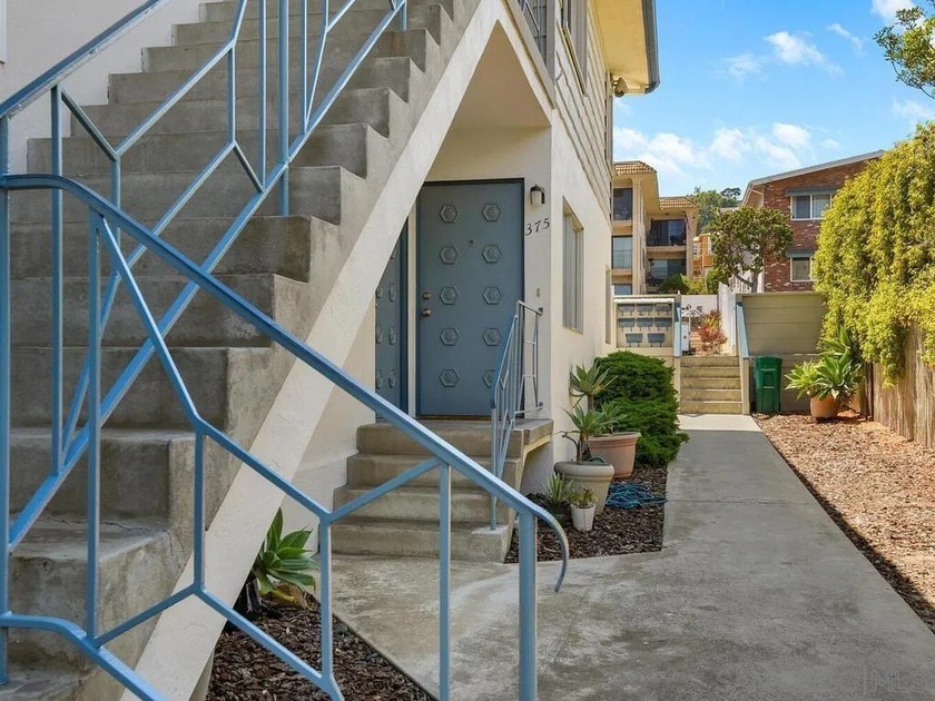 Special and Rare opportunity to own 8 unit apartment building in - photo 4