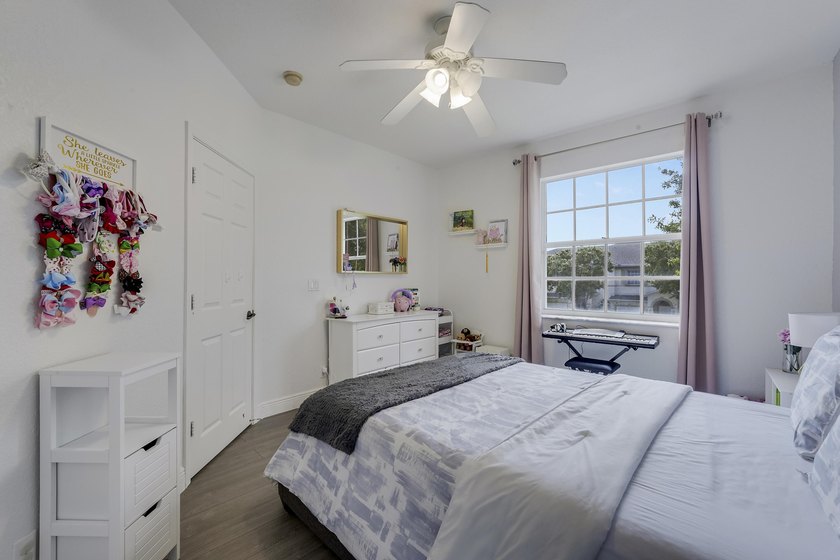 Beautifully renovated 3-bedroom, 2.5-bathroom townhome in the - photo 26