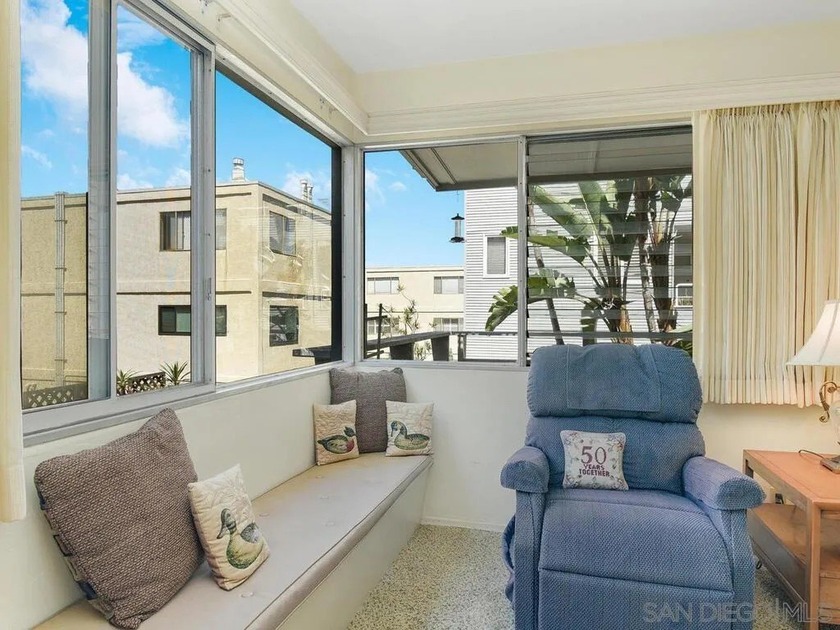 Special and Rare opportunity to own 8 unit apartment building in - photo 9