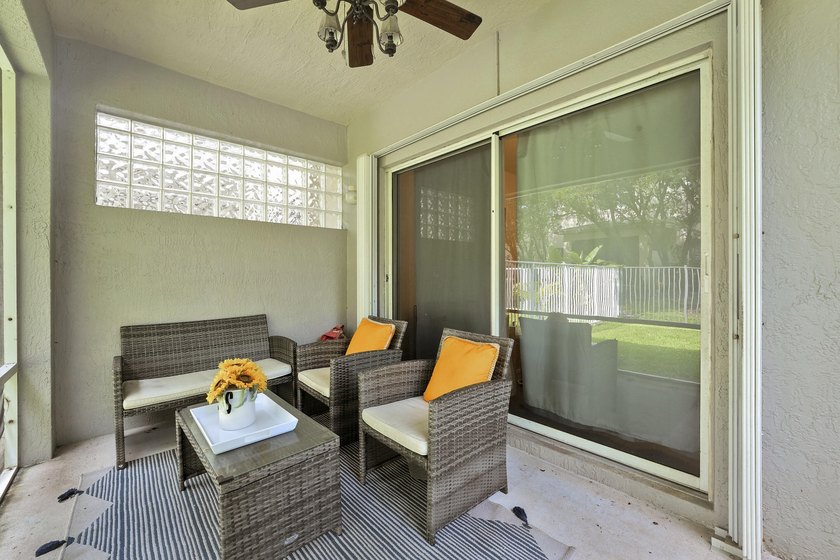 Beautifully renovated 3-bedroom, 2.5-bathroom townhome in the - photo 30