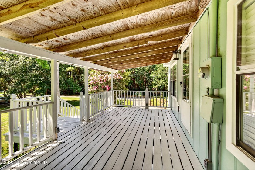 Privacy Galor with 2 Private Lots totaling 1.98 acres in the - photo 32