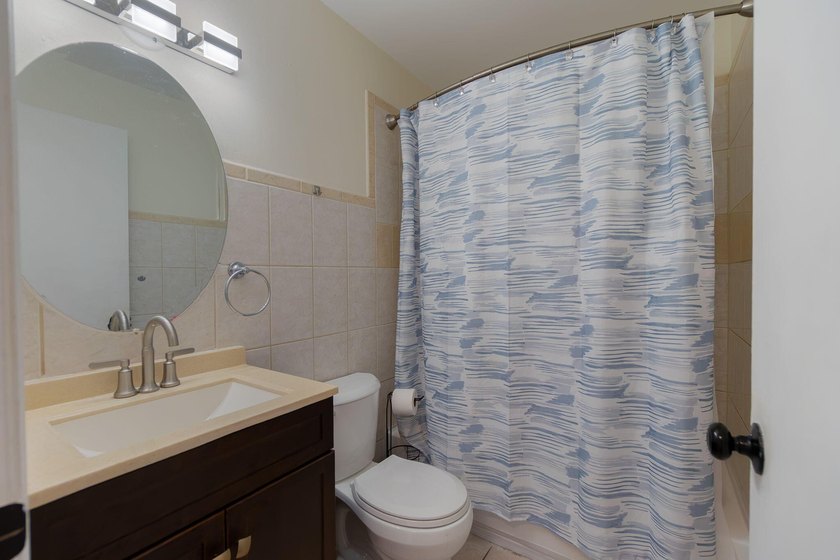 Centrally located in West Palm Beach, this spacious and - photo 9