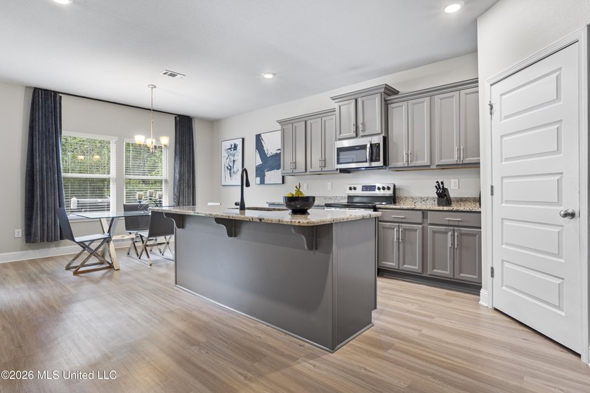 Welcome home to this beautifully maintained 4-bedroom, 3-bath - photo 12