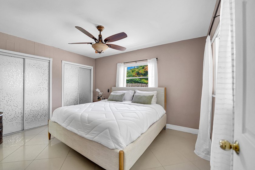 NO HOA! Move in Ready, Freshly painted 3-bedroom, 3-bath home - photo 18